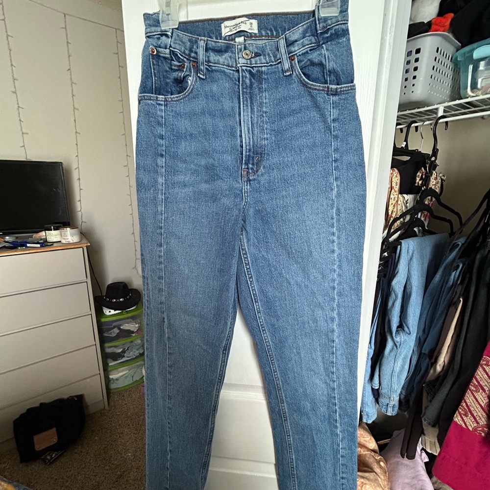 Abercrombie and Fitch 90s Straight Ultra High Rise
